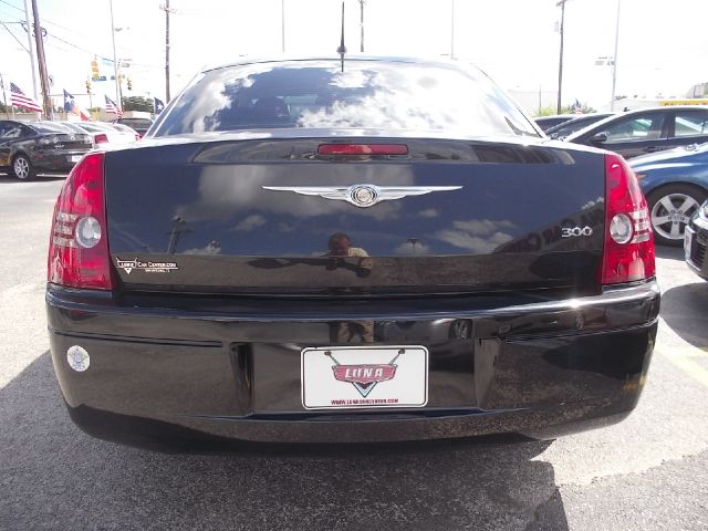 Chrysler 300 2008 photo 2