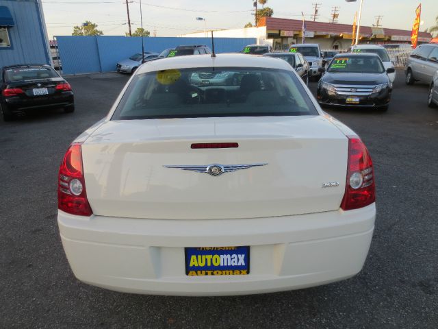 Chrysler 300 2008 photo 2