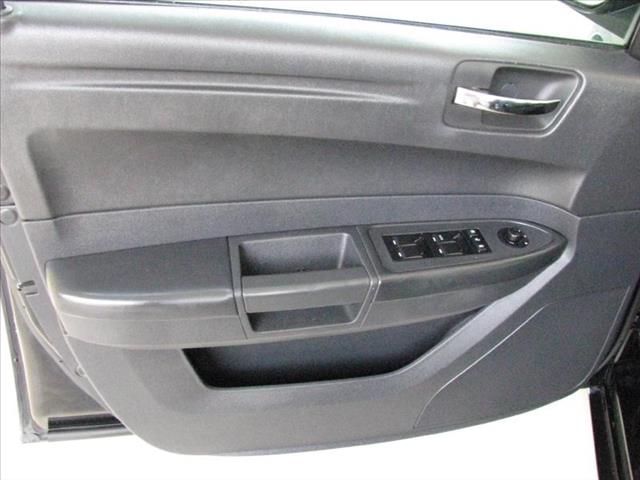 Chrysler 300 2008 photo 16