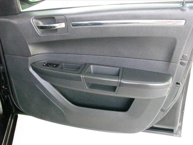 Chrysler 300 2008 photo 19