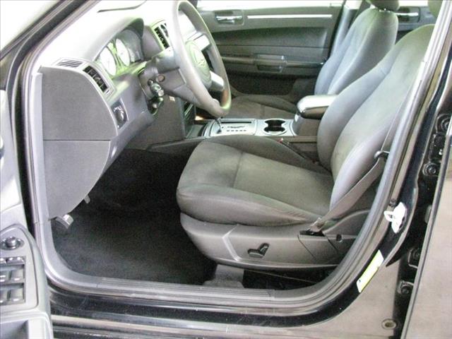 Chrysler 300 2008 photo 9