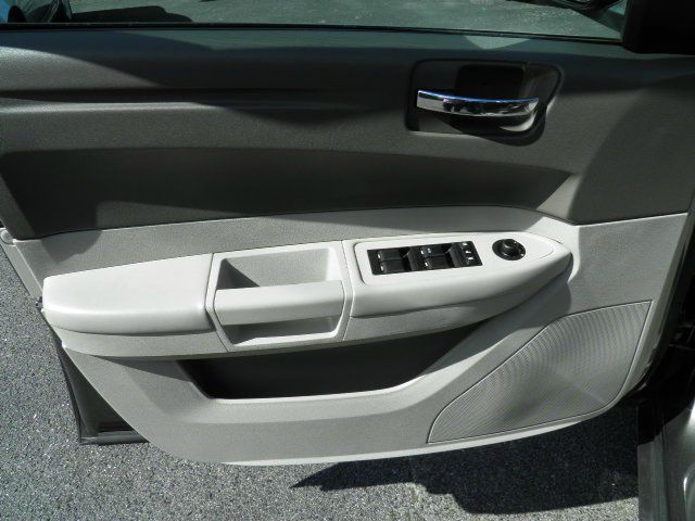 Chrysler 300 2008 photo 12