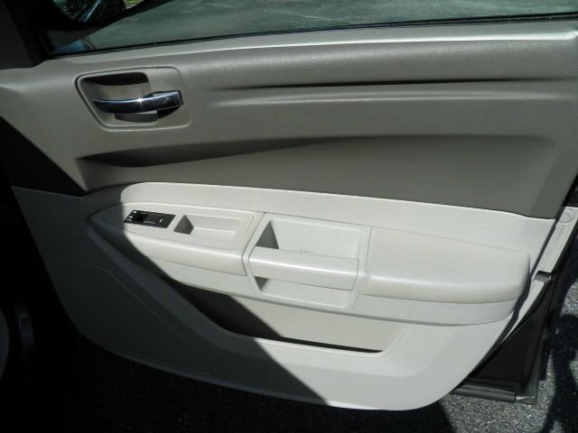 Chrysler 300 2008 photo 9