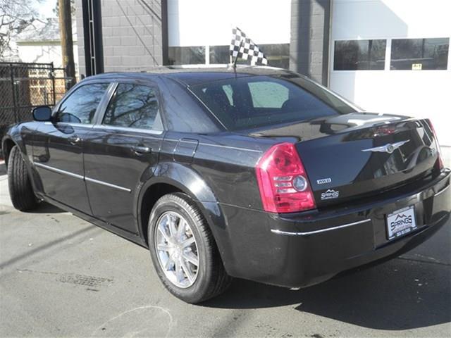 Chrysler 300 GLX Manual Sedan