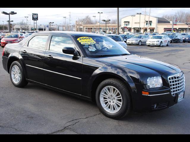 Chrysler 300 2009 photo 2