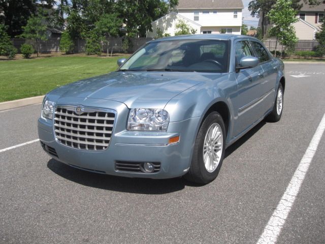 Chrysler 300 2009 photo 2