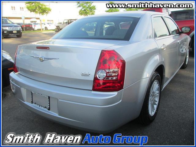 Chrysler 300 2009 photo 13