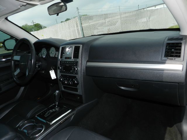 Chrysler 300 2009 photo 16