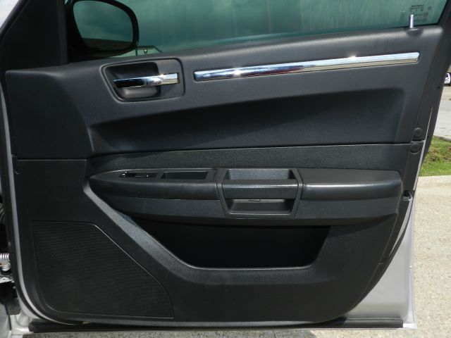 Chrysler 300 2009 photo 18