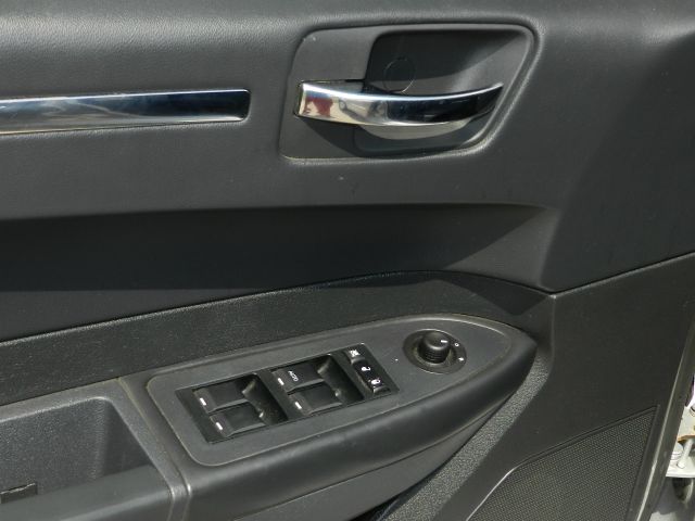 Chrysler 300 2009 photo 24