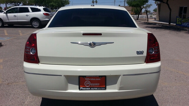 Chrysler 300 2010 photo 1