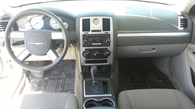 Chrysler 300 2010 photo 12