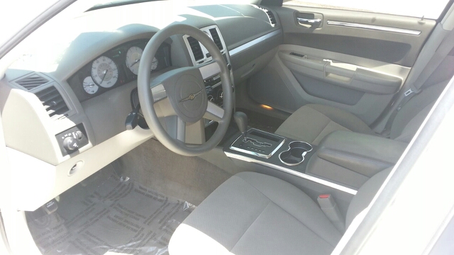 Chrysler 300 2010 photo 13