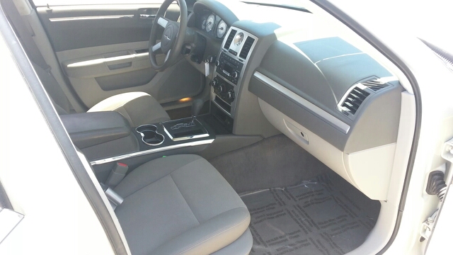 Chrysler 300 2010 photo 15