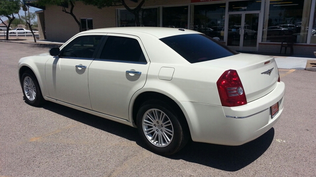 Chrysler 300 2010 photo 16