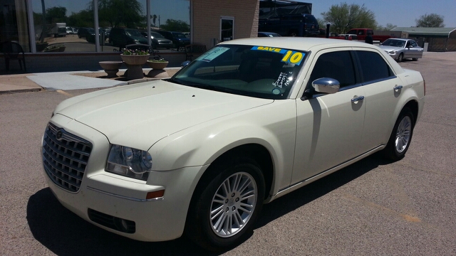 Chrysler 300 2010 photo 2