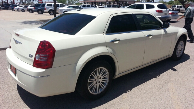 Chrysler 300 2010 photo 6