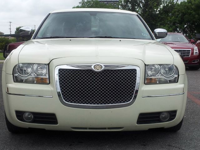 Chrysler 300 2010 photo 2