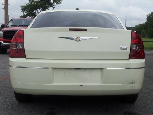 Chrysler 300 2010 photo 3