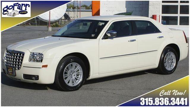 Chrysler 300 Ext Cab 125.9 WB Sedan