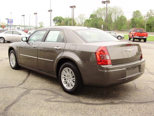 Chrysler 300 2010 photo 4