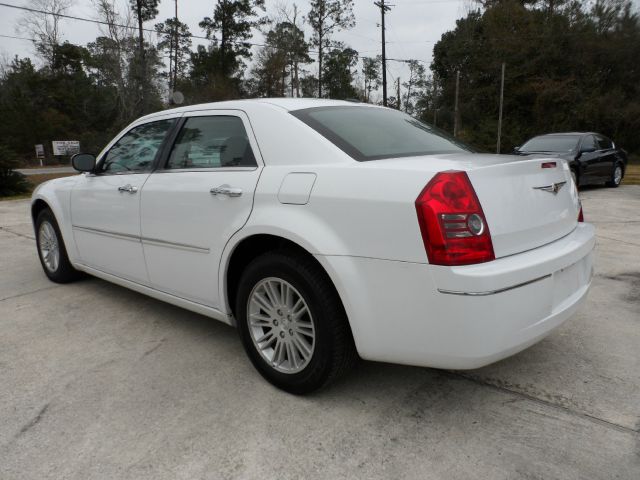 Chrysler 300 2010 photo 4