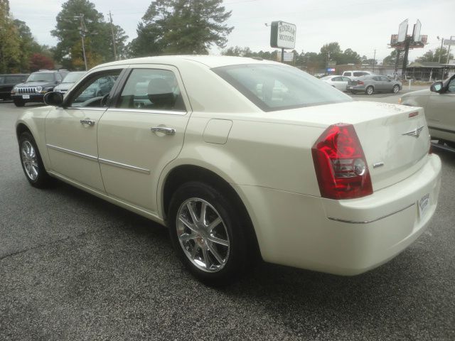 Chrysler 300 2010 photo 1