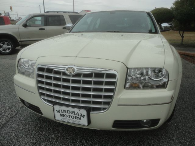 Chrysler 300 2010 photo 3