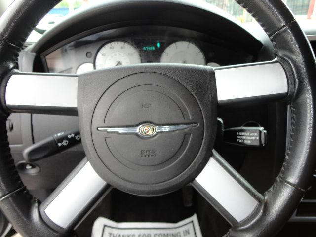 Chrysler 300 2010 photo 12