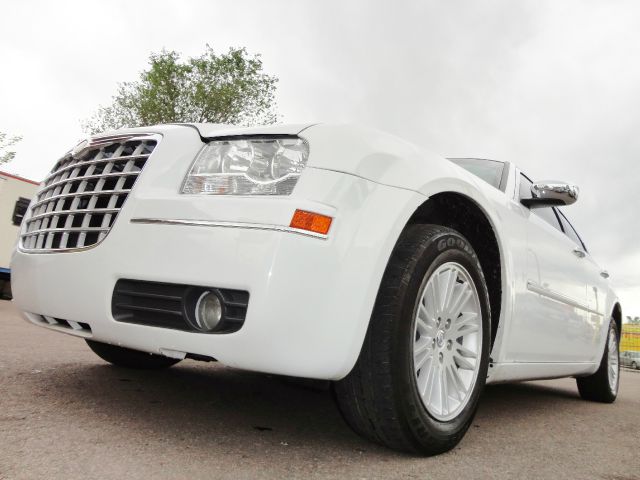 Chrysler 300 2010 photo 17