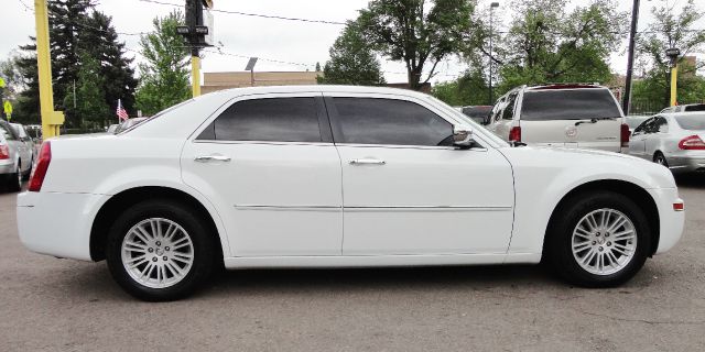 Chrysler 300 2010 photo 21