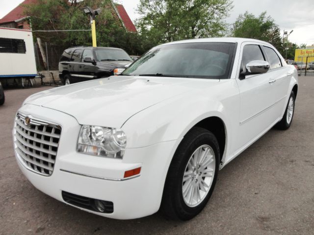 Chrysler 300 2010 photo 24