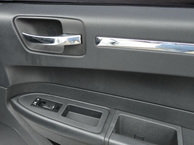 Chrysler 300 2010 photo 8