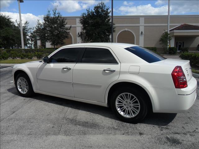 Chrysler 300 2010 photo 1