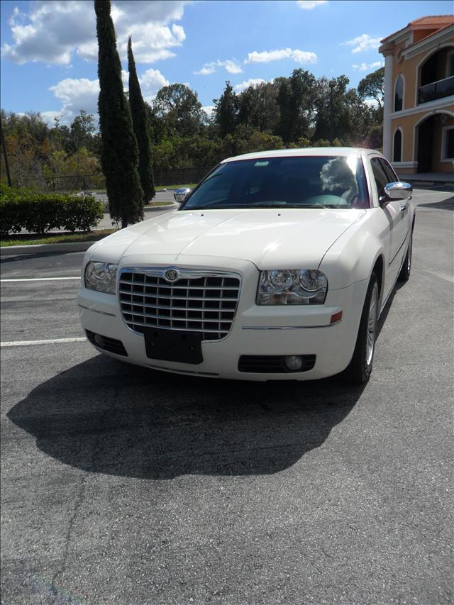 Chrysler 300 2010 photo 2