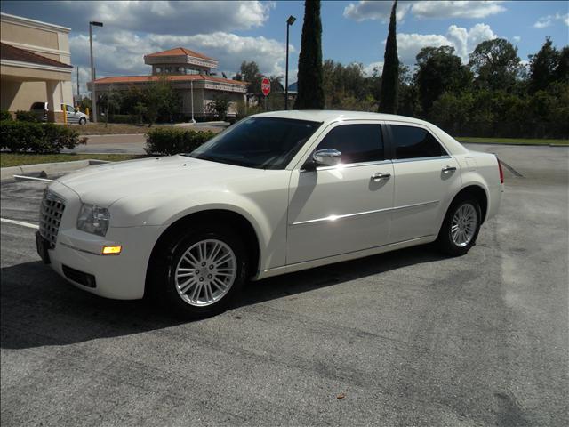 Chrysler 300 2010 photo 4