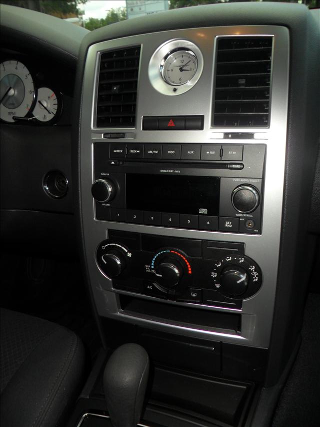 Chrysler 300 2010 photo 5