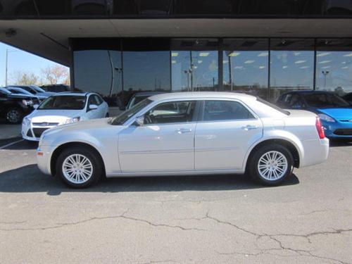 Chrysler 300 2010 photo 2