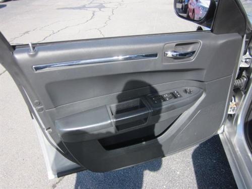 Chrysler 300 2010 photo 5