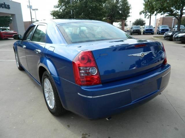 Chrysler 300 2010 photo 1