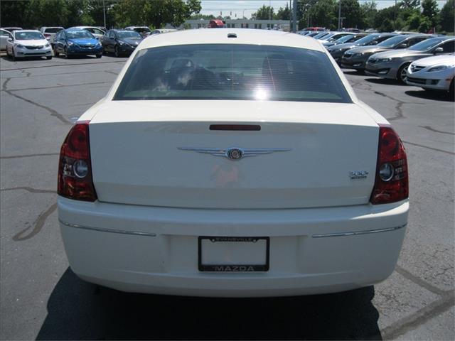 Chrysler 300 2010 photo 1