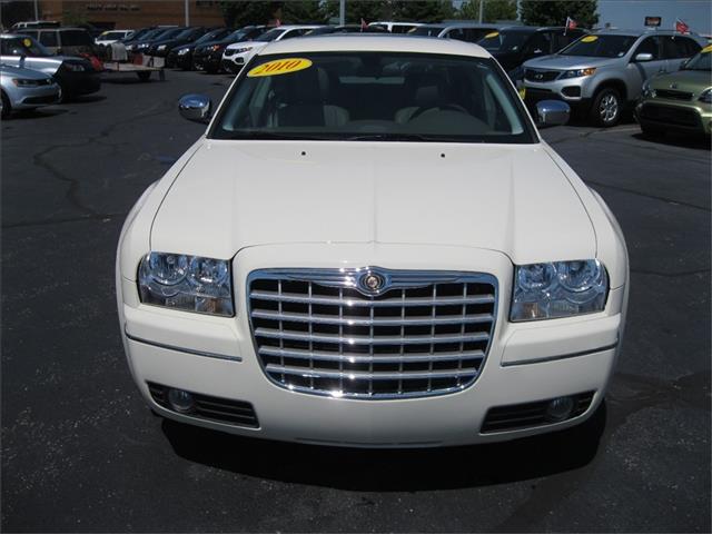 Chrysler 300 2010 photo 3