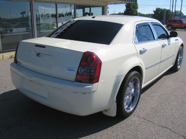 Chrysler 300 2010 photo 2