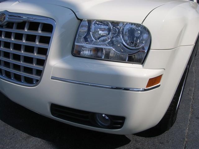 Chrysler 300 2010 photo 3