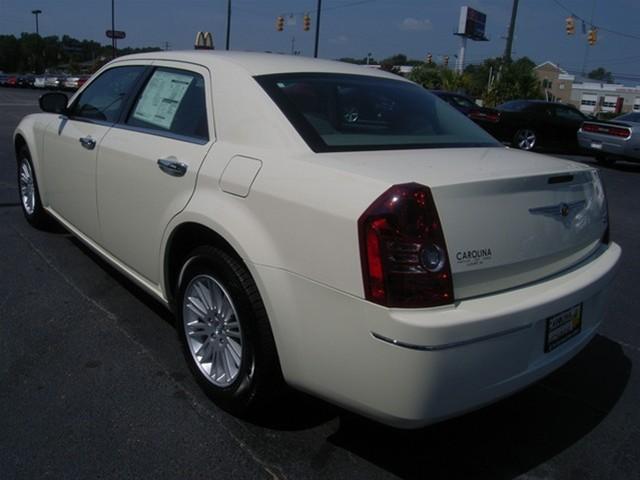 Chrysler 300 2010 photo 5