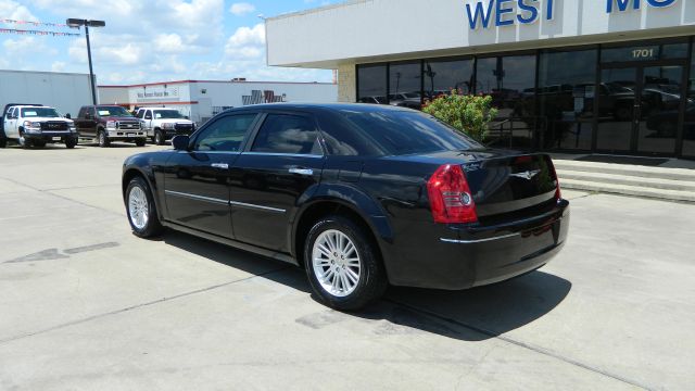 Chrysler 300 2010 photo 1