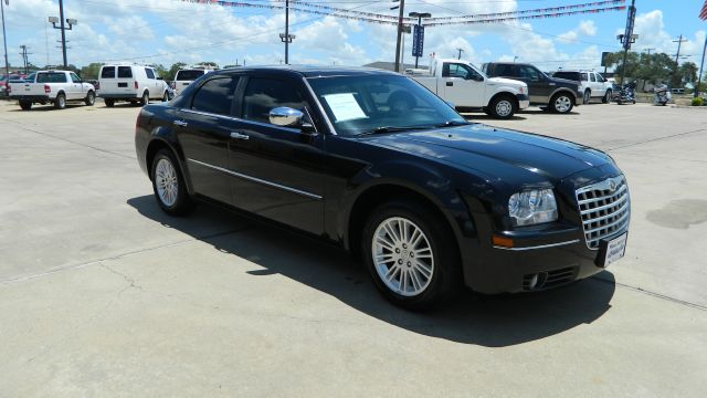 Chrysler 300 2010 photo 2