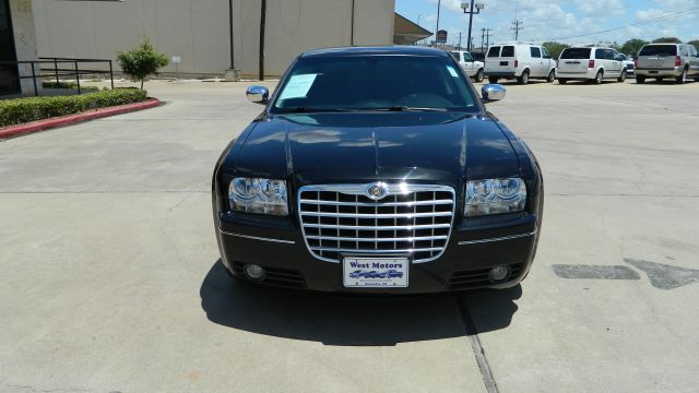 Chrysler 300 2010 photo 3