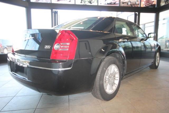 Chrysler 300 2010 photo 1