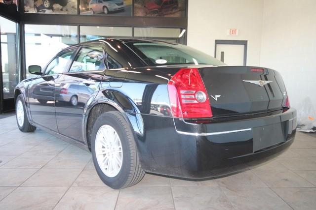 Chrysler 300 2010 photo 3